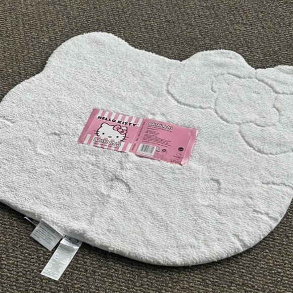 NWT Hello Kitty Bath Mat Rug White Fluffy Rug - Picture 3 of 9